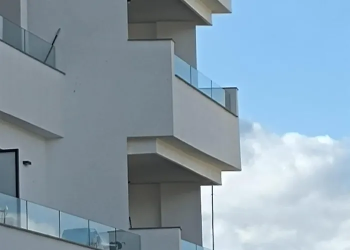 Apto Moderno, A Minutos De La Playa Y Del Centro